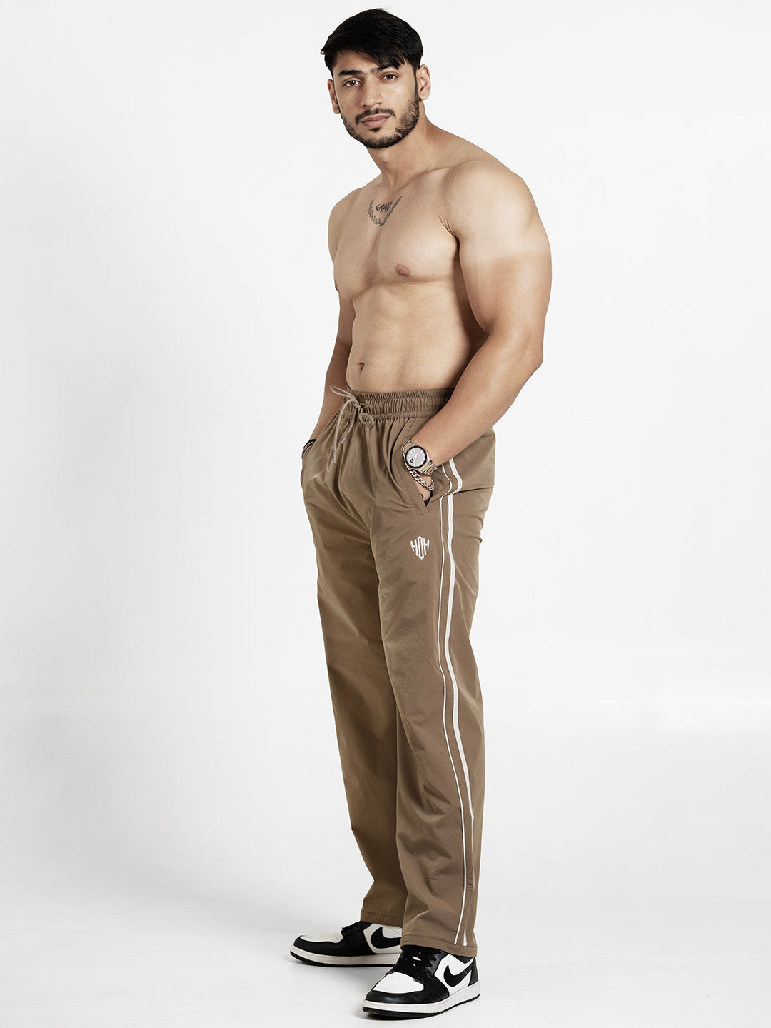 StrideX Loose Fit Track Pants (Mocha Mousse)